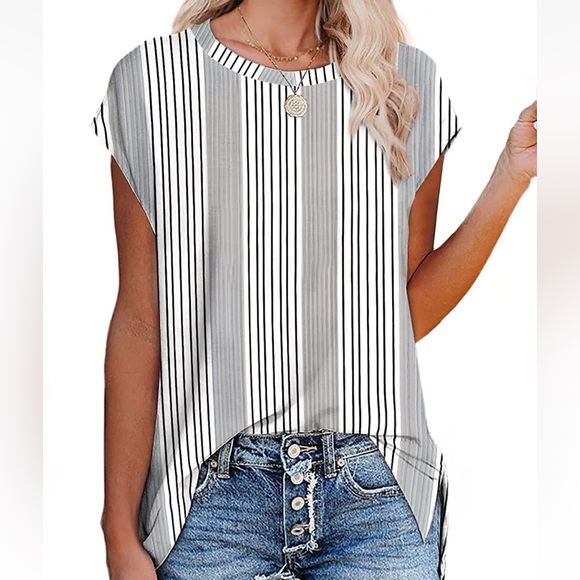 Tops - Women’s Short Sleeve Crew Neck TShirt Side Slit. Size Small Brand New No Flaws